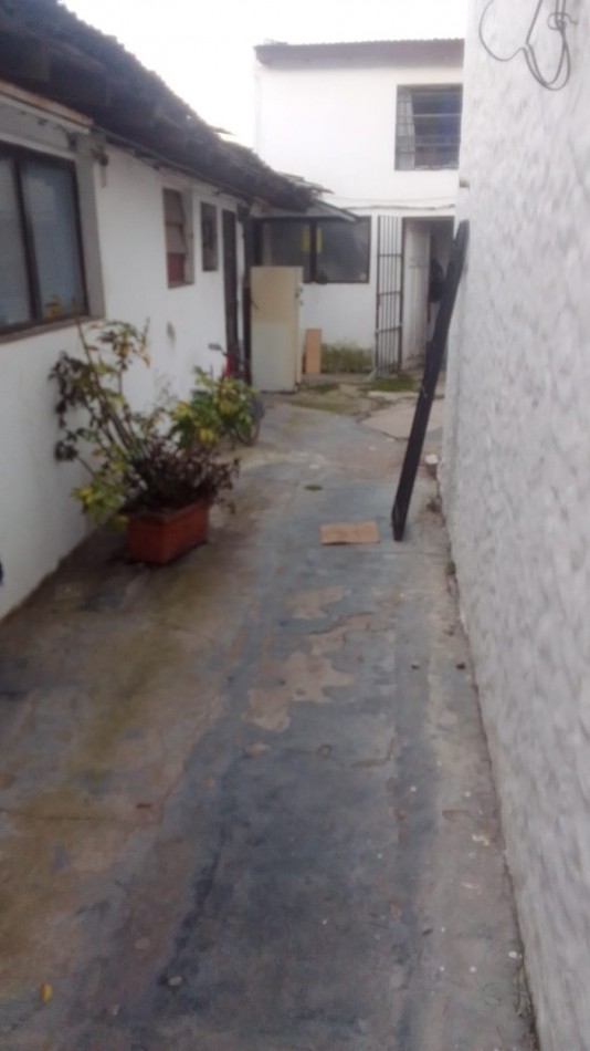 Gran propiedad en block  casa principal de 4 ambientes  en dos plantas mas 7 PH de un ambiente !!