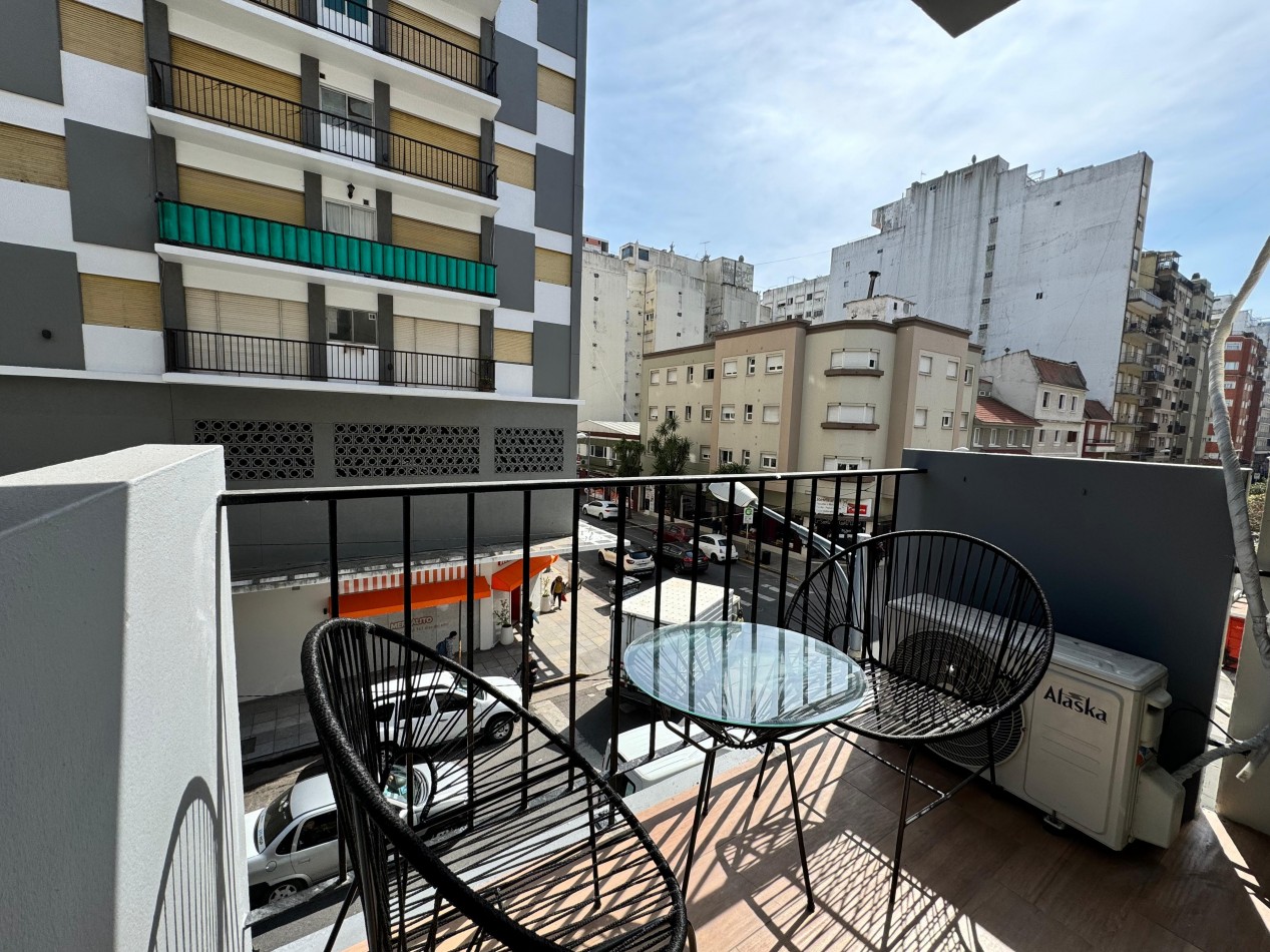Dos ambientes en esquina todo sol.. 3 balcones !!