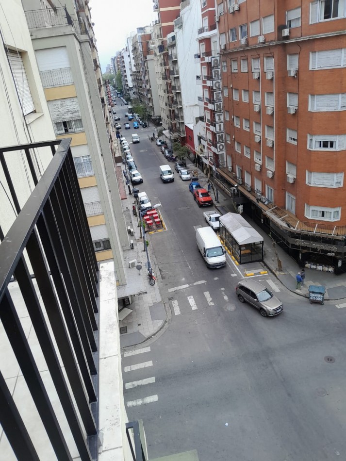Exelente 3 ambientes externo con balcon a la calle