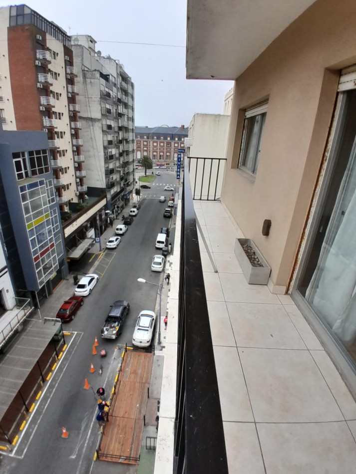 Exelente 3 ambientes externo con balcon a la calle