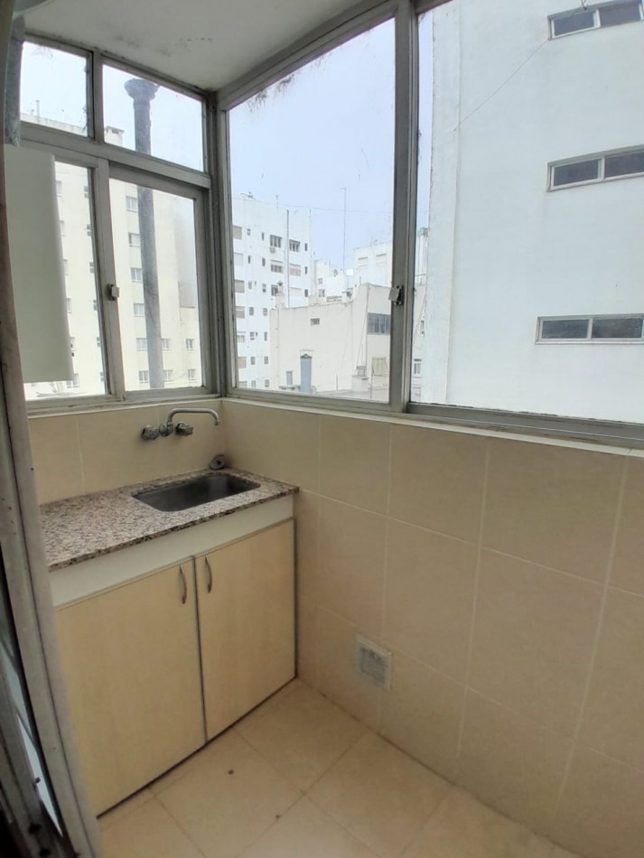 Exelente 3 ambientes externo con balcon a la calle