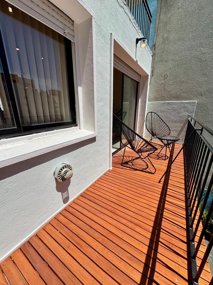 3 ambientes con dependencias de servicio y balcon terraza.