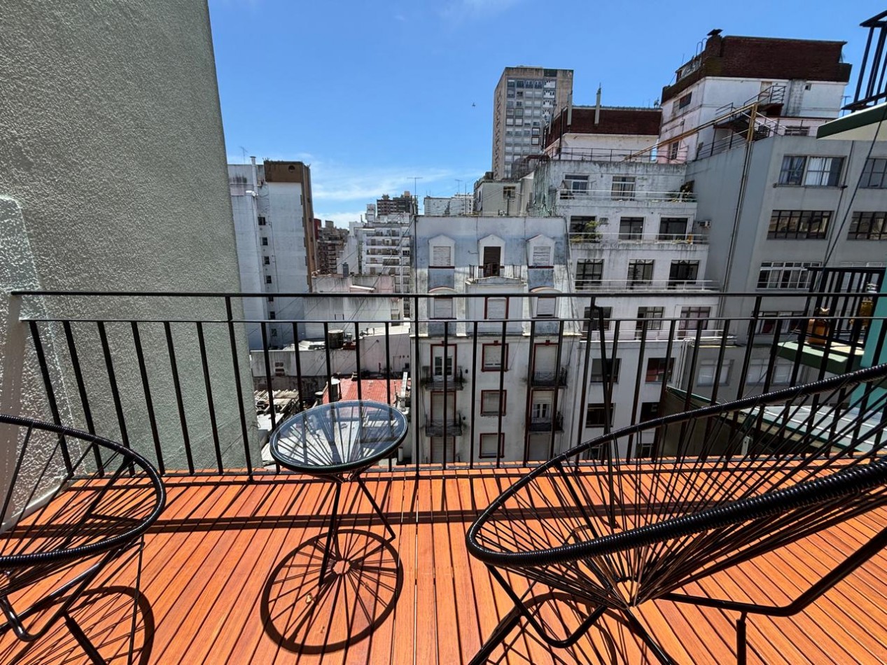 3 ambientes con dependencias de servicio y balcon terraza.