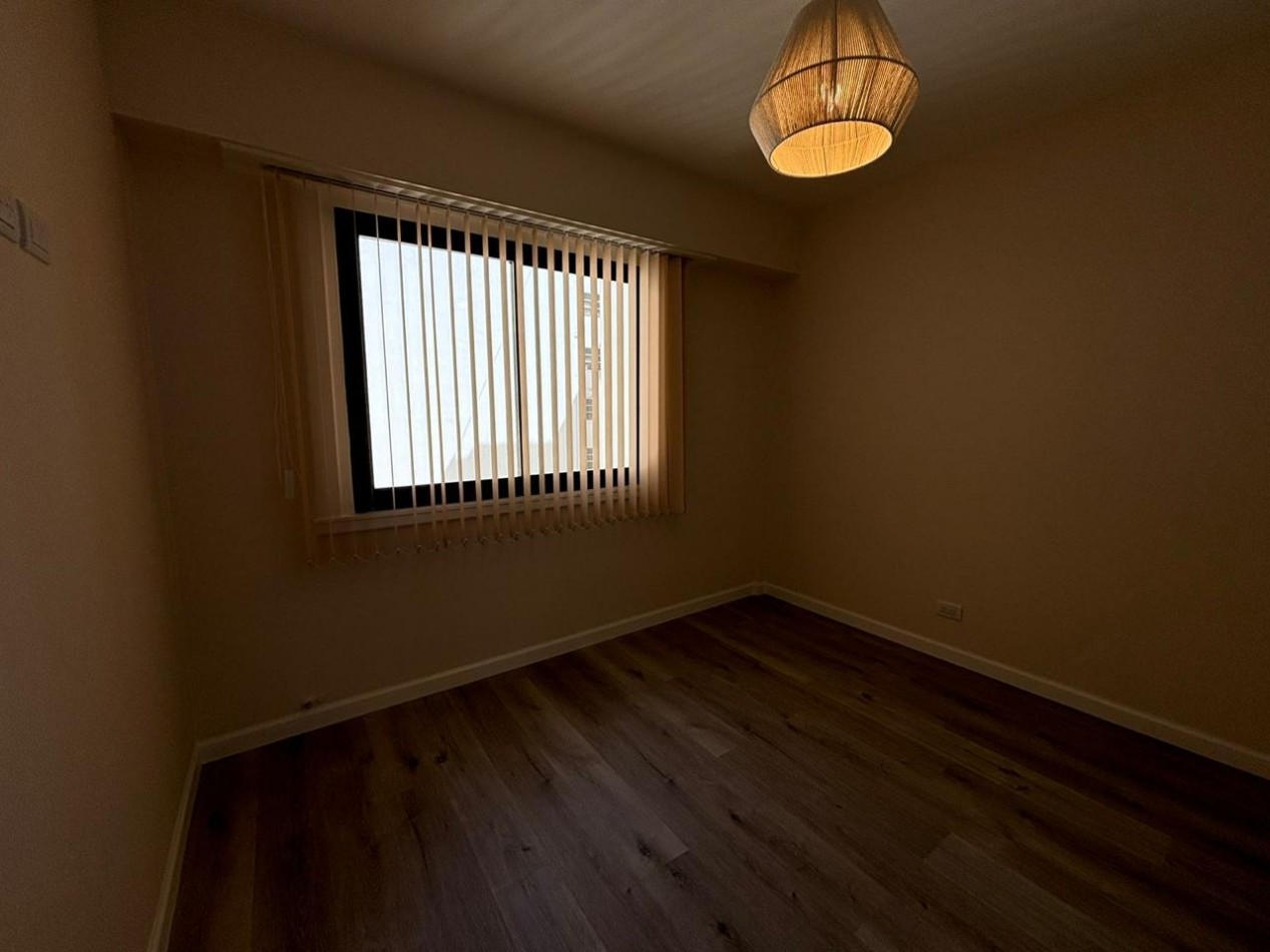 3 ambientes con dependencias de servicio y balcon terraza.