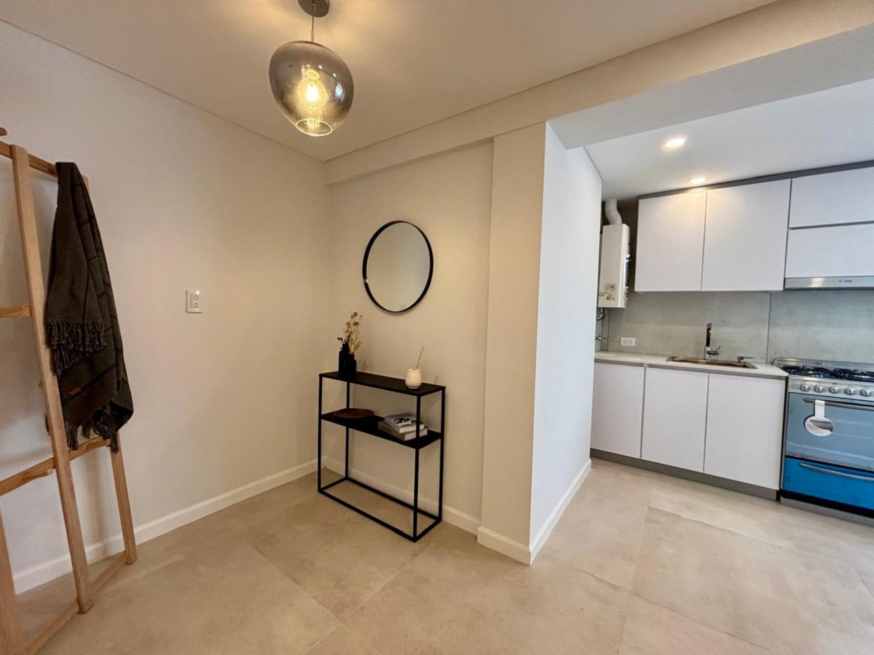 3 ambientes con dependencias de servicio y balcon terraza.