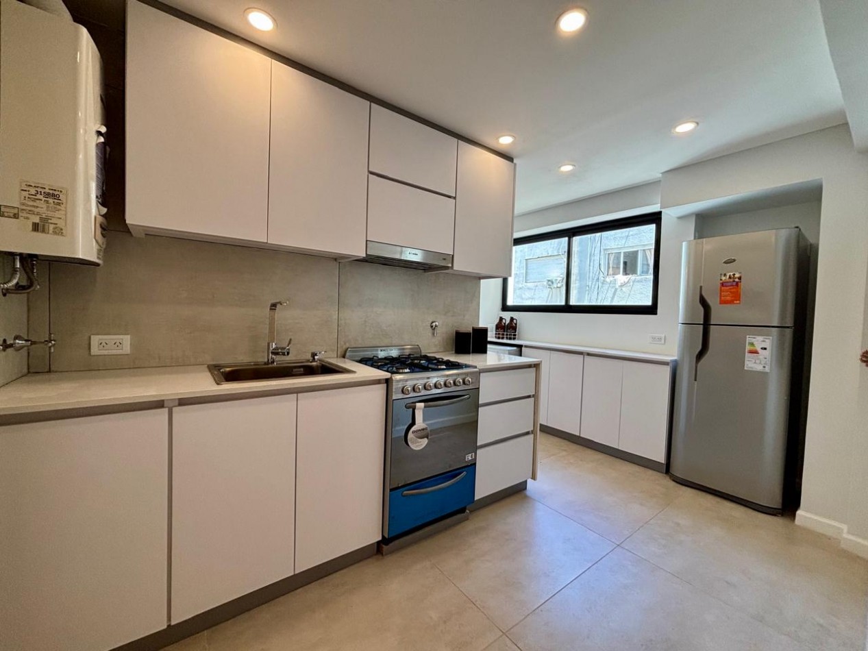 3 ambientes con dependencias de servicio y balcon terraza.
