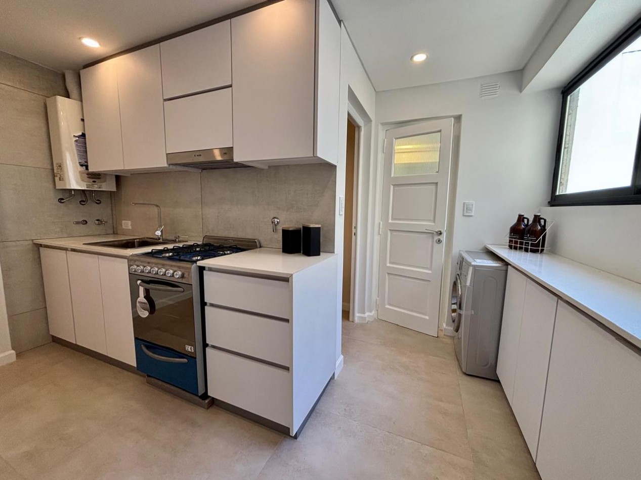 3 ambientes con dependencias de servicio y balcon terraza.