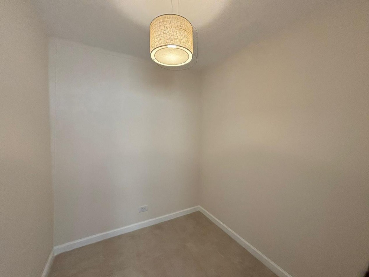 3 ambientes con dependencias de servicio y balcon terraza.