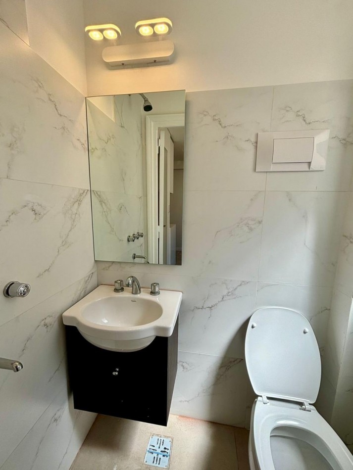 3 ambientes con dependencias de servicio y balcon terraza.