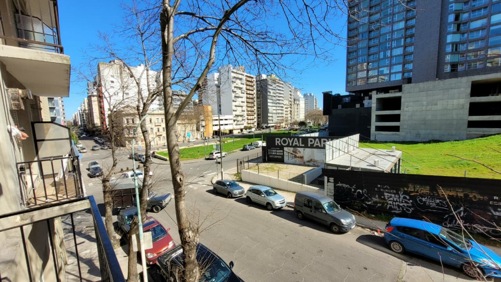 Hermoso dos ambientes a la calle con balcon saliente todo a nuevo !!!