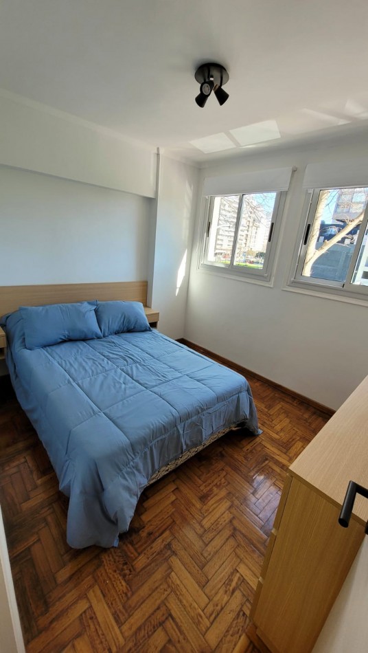 Hermoso dos ambientes a la calle con balcon saliente todo a nuevo !!!