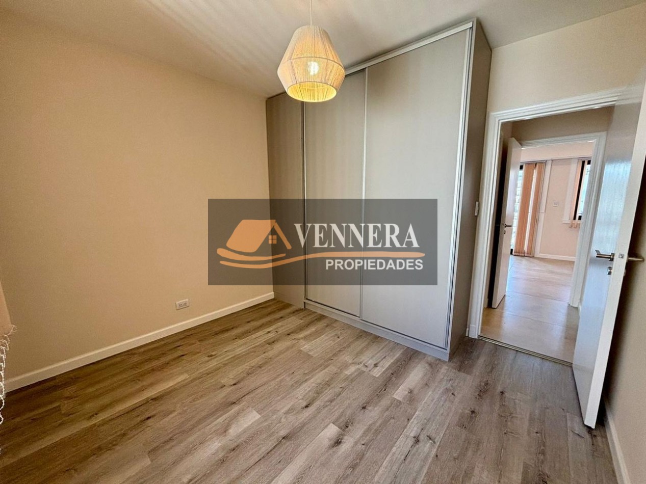 3 ambientes con dependencias de servicio y balcon terraza.