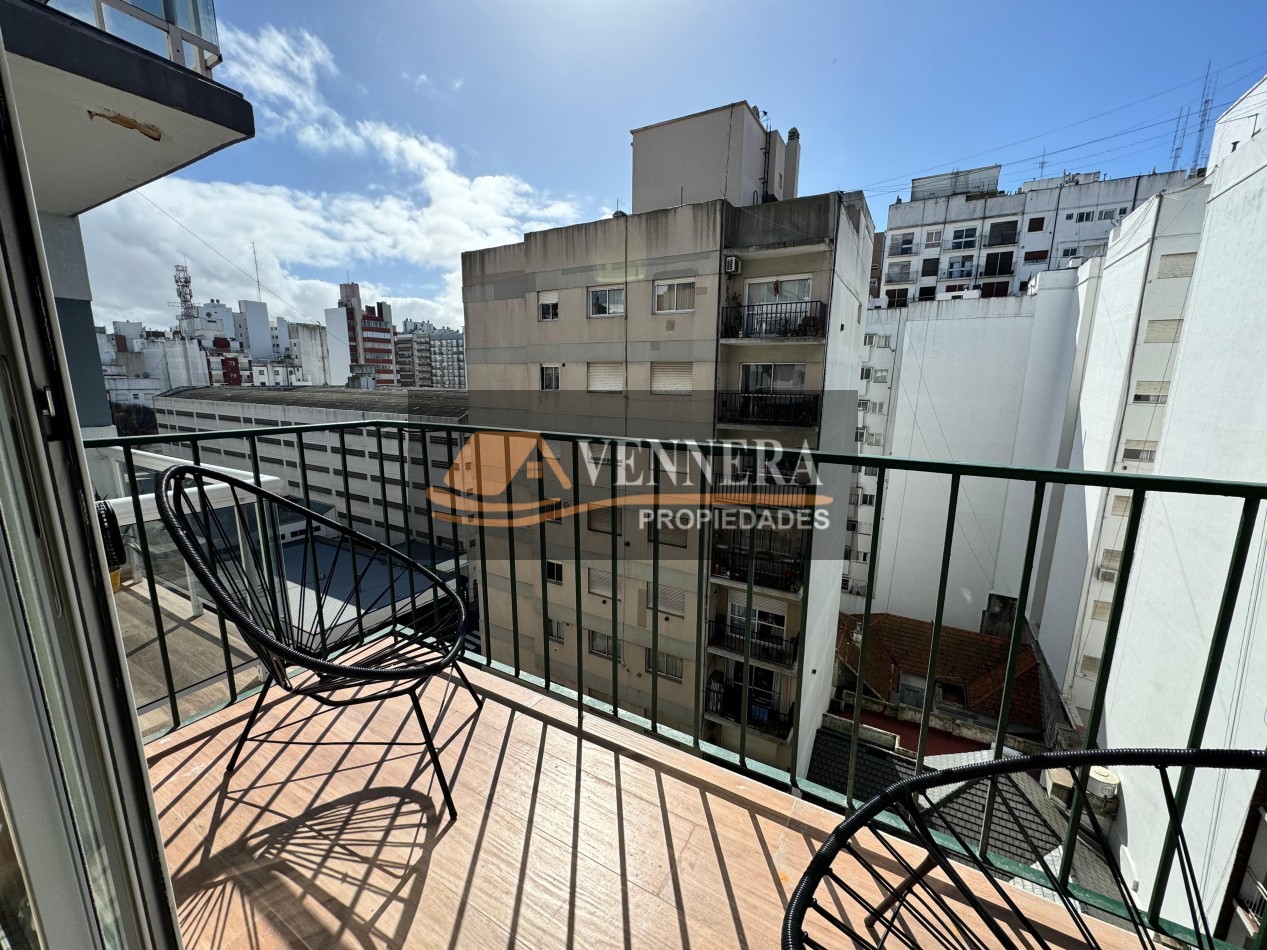 EXELENTE 2 AMBIENTES CON DEPENDENCIA MUY LUMINOSO Y AMOBLADO A LA CALLE CON BALCON SALIENTE