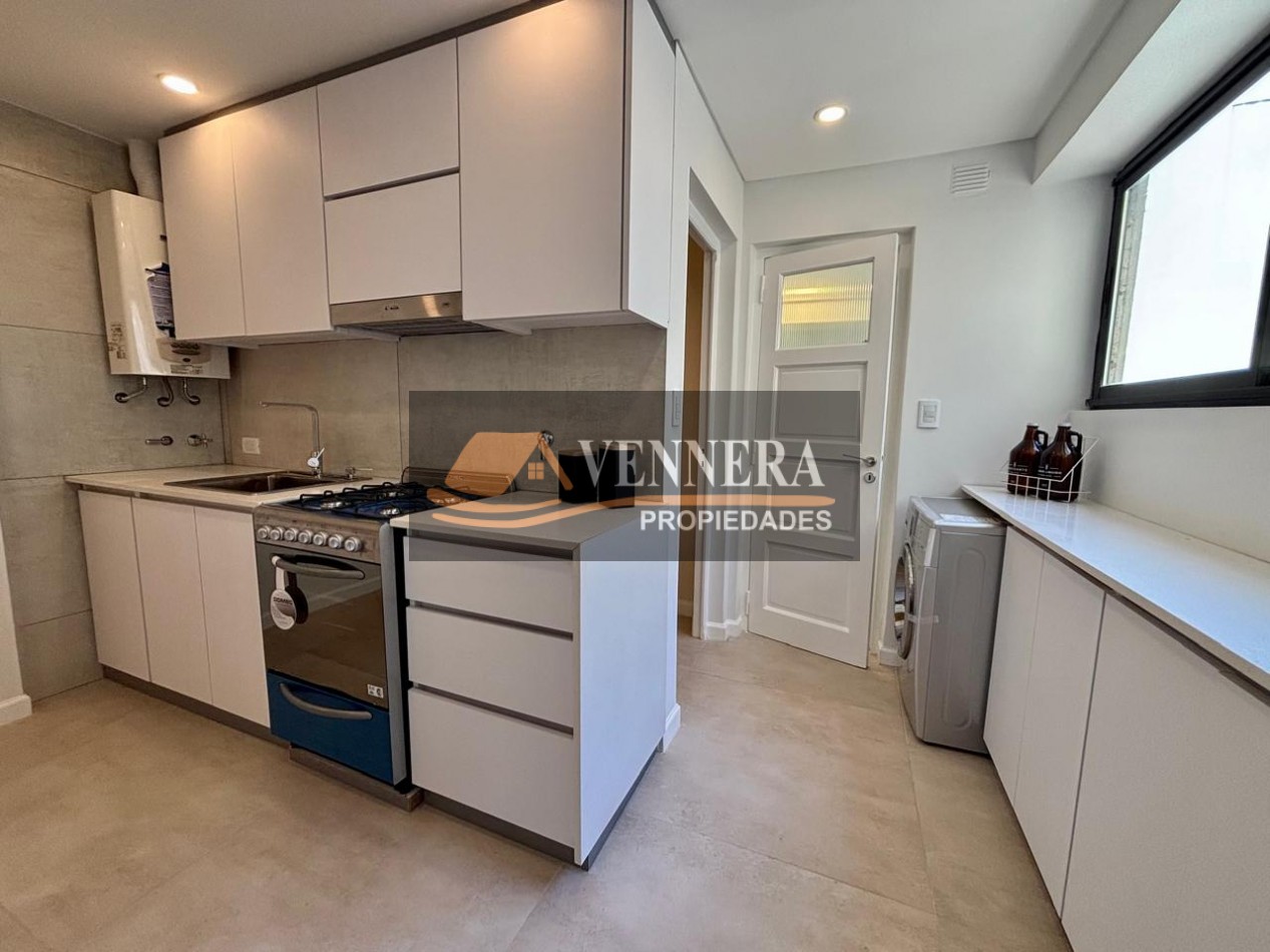 3 ambientes con dependencias de servicio y balcon terraza.
