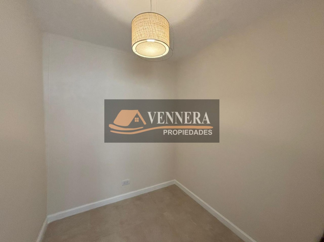 3 ambientes con dependencias de servicio y balcon terraza.