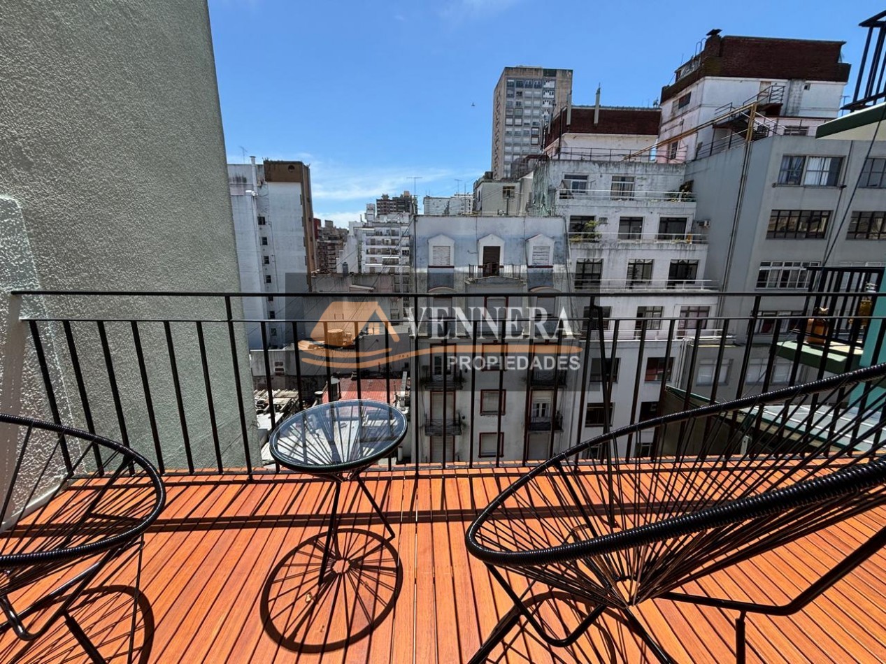 3 ambientes con dependencias de servicio y balcon terraza.