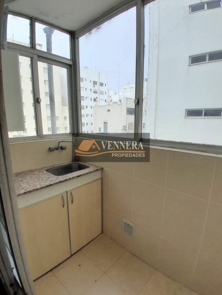 Exelente 3 ambientes externo con balcon a la calle