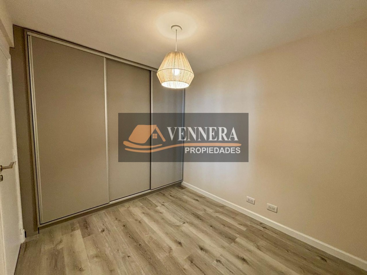 3 ambientes con dependencias de servicio y balcon terraza.