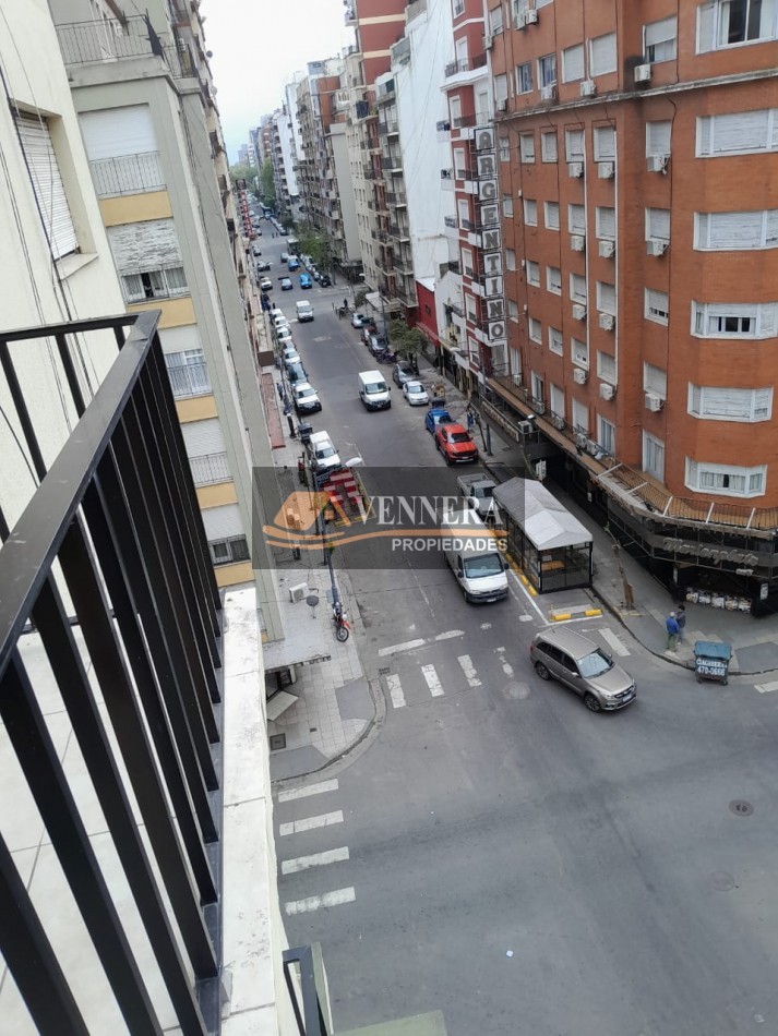 Exelente 3 ambientes externo con balcon a la calle
