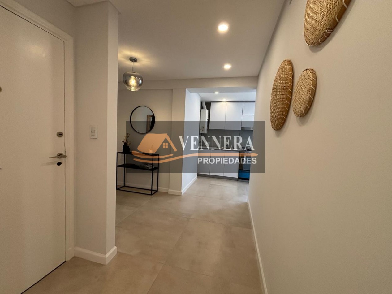 3 ambientes con dependencias de servicio y balcon terraza.