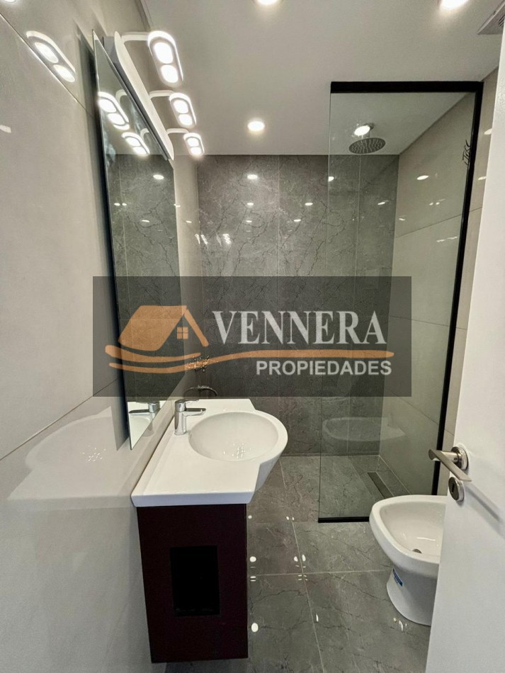 3 ambientes con dependencias de servicio y balcon terraza.
