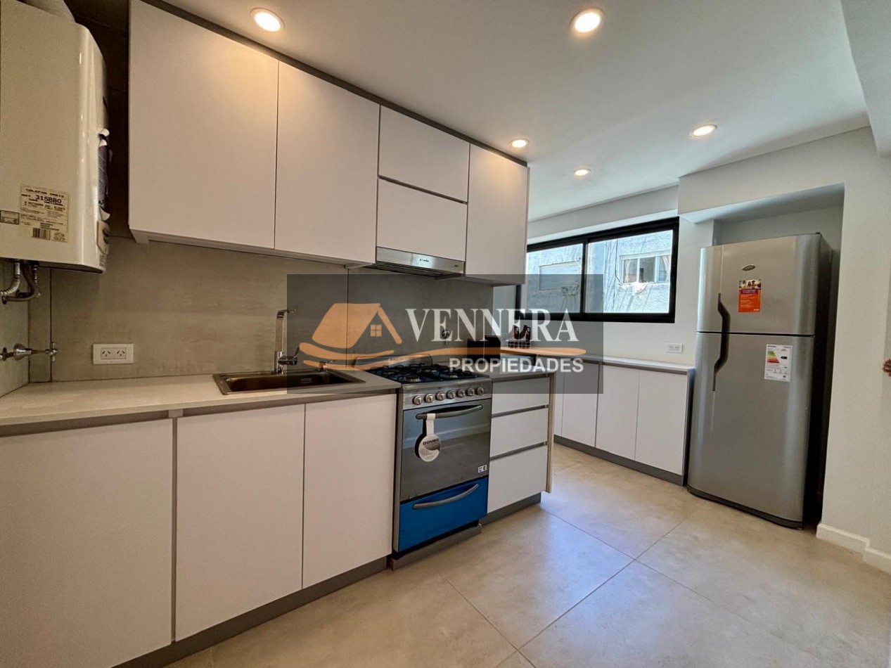 3 ambientes con dependencias de servicio y balcon terraza.