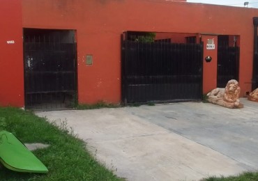 Gran propiedad en block  casa principal de 4 ambientes  en dos plantas mas 7 PH de un ambiente !!