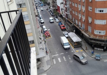 Exelente 3 ambientes externo con balcon a la calle